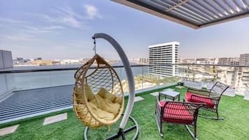 Leilighet, balkong, strandutsikt | Terrasse/patio