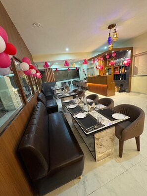 Restaurant - HOTEL DIAMOND CREST (Patna)