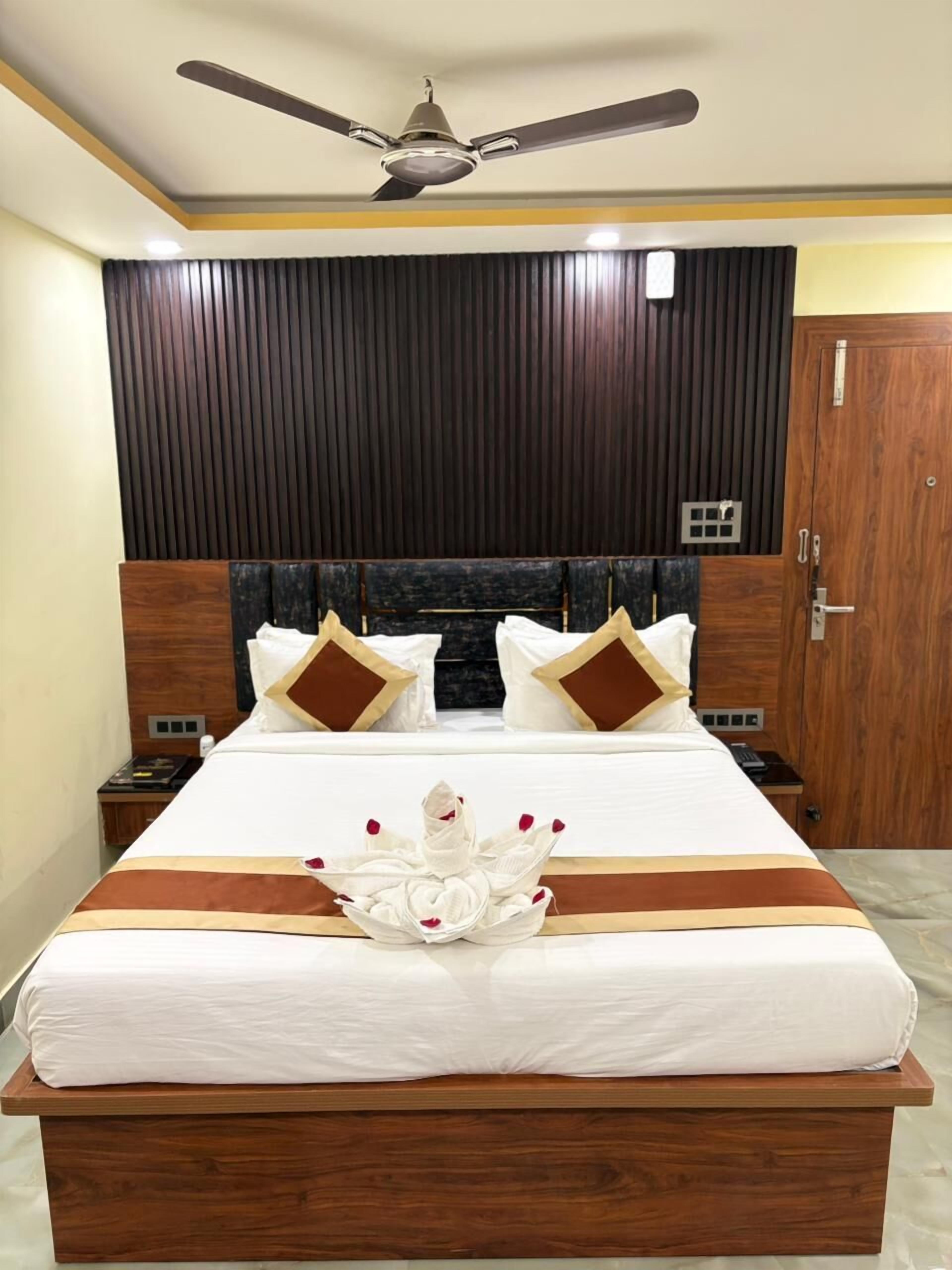 Premium bedding, down duvets, in-room safe, laptop workspace