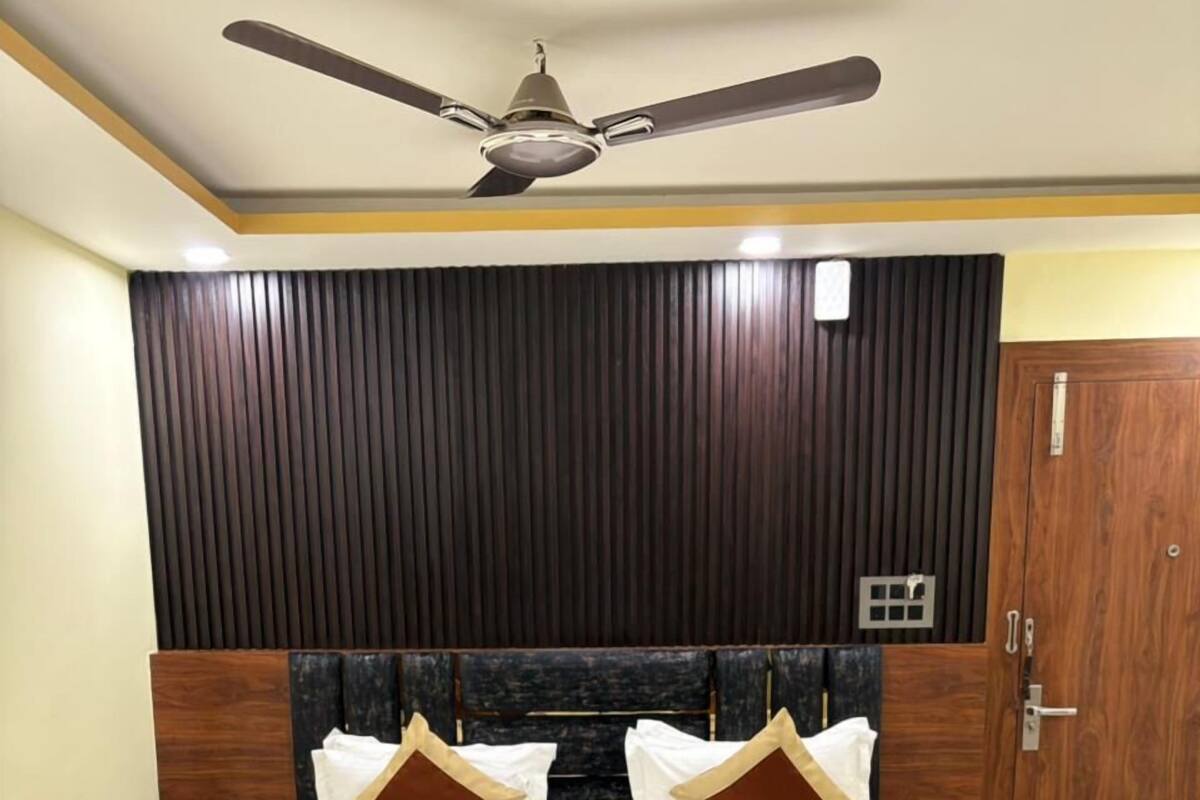 Premium bedding, down duvets, in-room safe, laptop workspace