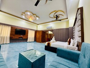 Suite | In-room safe, rollaway beds, free WiFi, bed sheets - HOTEL DIAMOND CREST (Patna)
