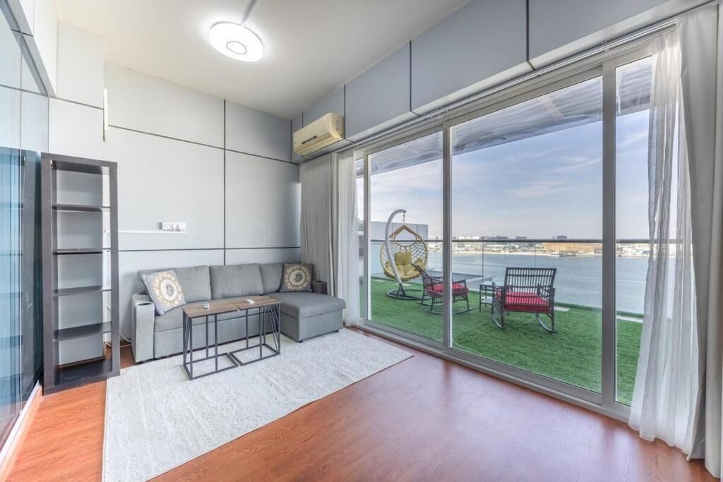 Klassiek appartement, balkon, uitzicht op het strand | Woonruimte