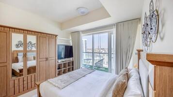 Klassiek appartement, balkon, uitzicht op het strand | Een strijkplank/strijkijzer, gratis wifi