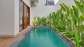 Villa, balkong, bassengutsikt | Basseng | Utendørsbasseng