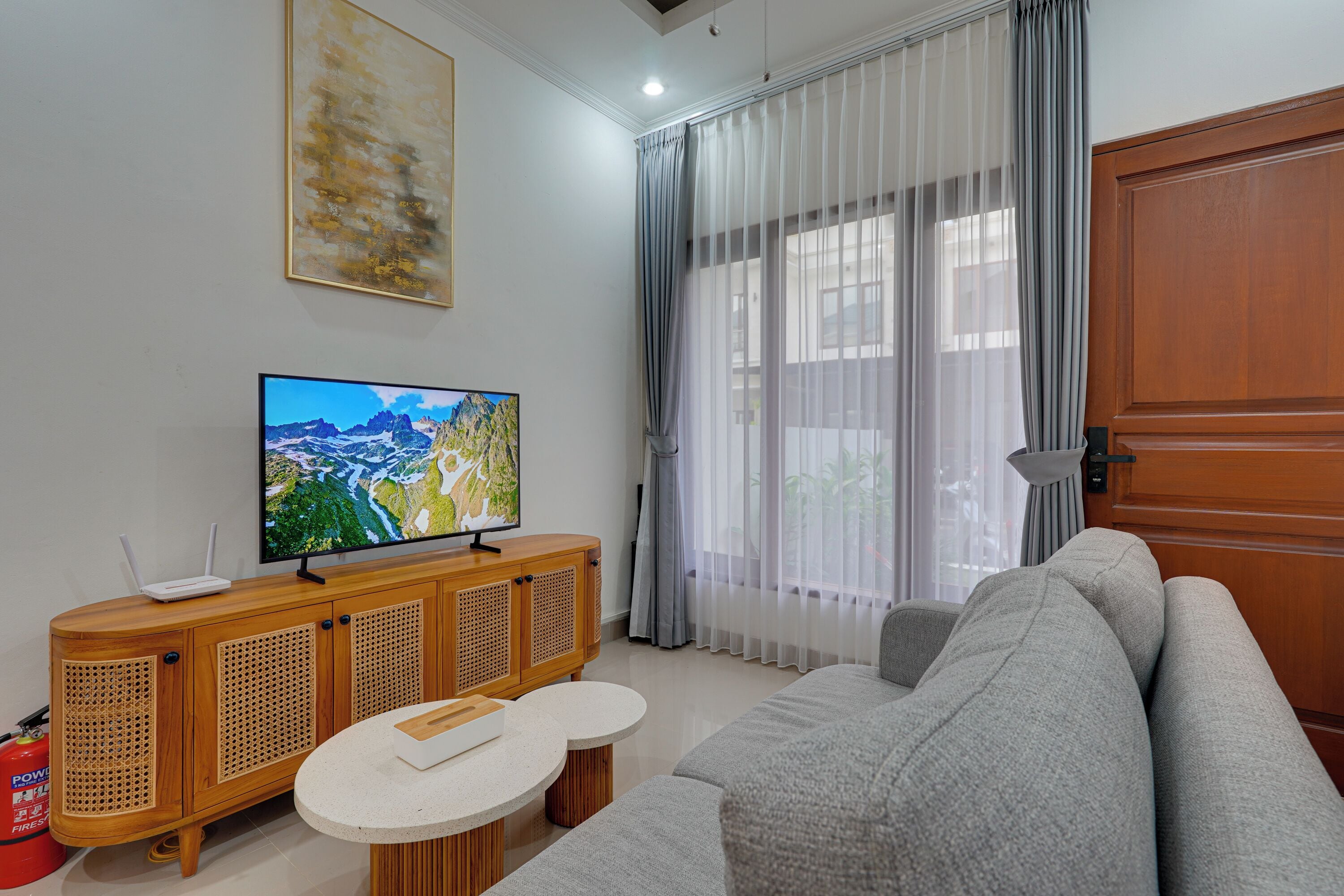 Villa, balcon, vue piscine | Coin séjour | Télévision LED de 43 pouces avec chaînes numériques, Netflix