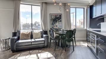 Smart TV, fireplace, offices