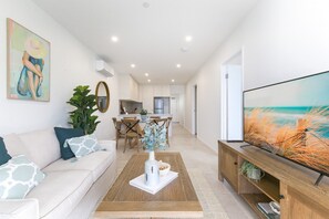 Smart TV - Oceanside Apartment with Bay Views (Batemans Bay)