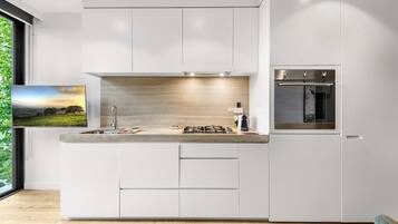 Fridge, microwave, oven, stovetop