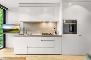 Fridge, microwave, oven, stovetop - Contemporary 1-Bed in the Heart of St Kilda (St Kilda)