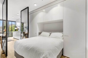 1 bedroom, iron/ironing board, Internet, bed sheets - Contemporary 1-Bed in the Heart of St Kilda (St Kilda)