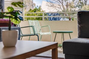Terrace/patio - Tranquil Apartment in Green, Well Connected Suburb (Curtin)