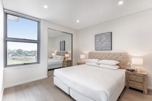 3 bedrooms, desk, iron/ironing board, Internet - 3-Bed Apartment in Beautiful Kiama with Study Nook (Kiama)