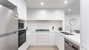 Fridge, microwave, oven, stovetop