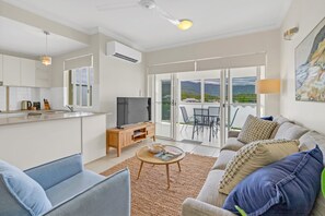 Smart TV - Trinity Beach Retreat with Pool and Scenic Views (Trinity Beach)