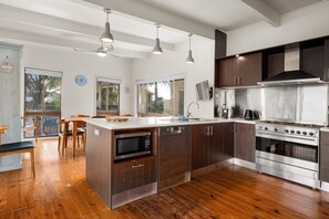 Fridge, microwave, oven, stovetop - Spacious 4-Bed Home 5-min from the Beach (Capel Sound)