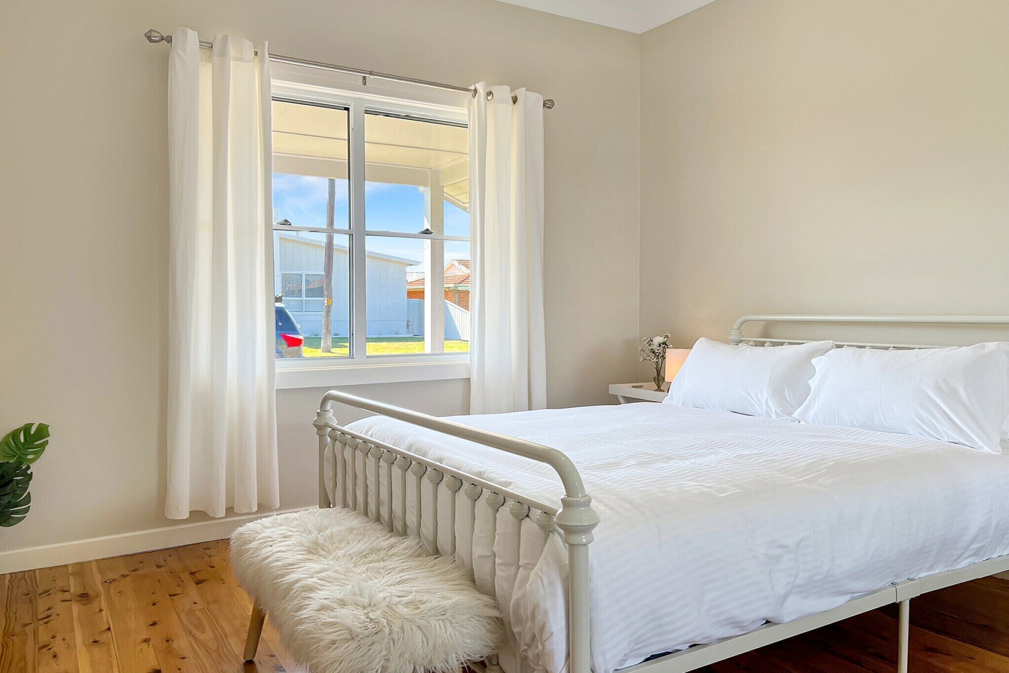 3 bedrooms, desk, iron/ironing board, Internet