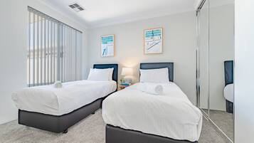 3 bedrooms, iron/ironing board, Internet, bed sheets