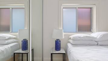 2 bedrooms, iron/ironing board, Internet, bed sheets