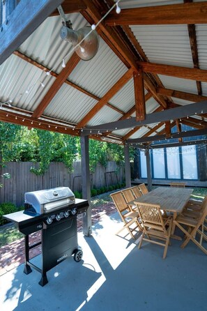 Outdoor dining - Rosewood Terrace (Bathurst)
