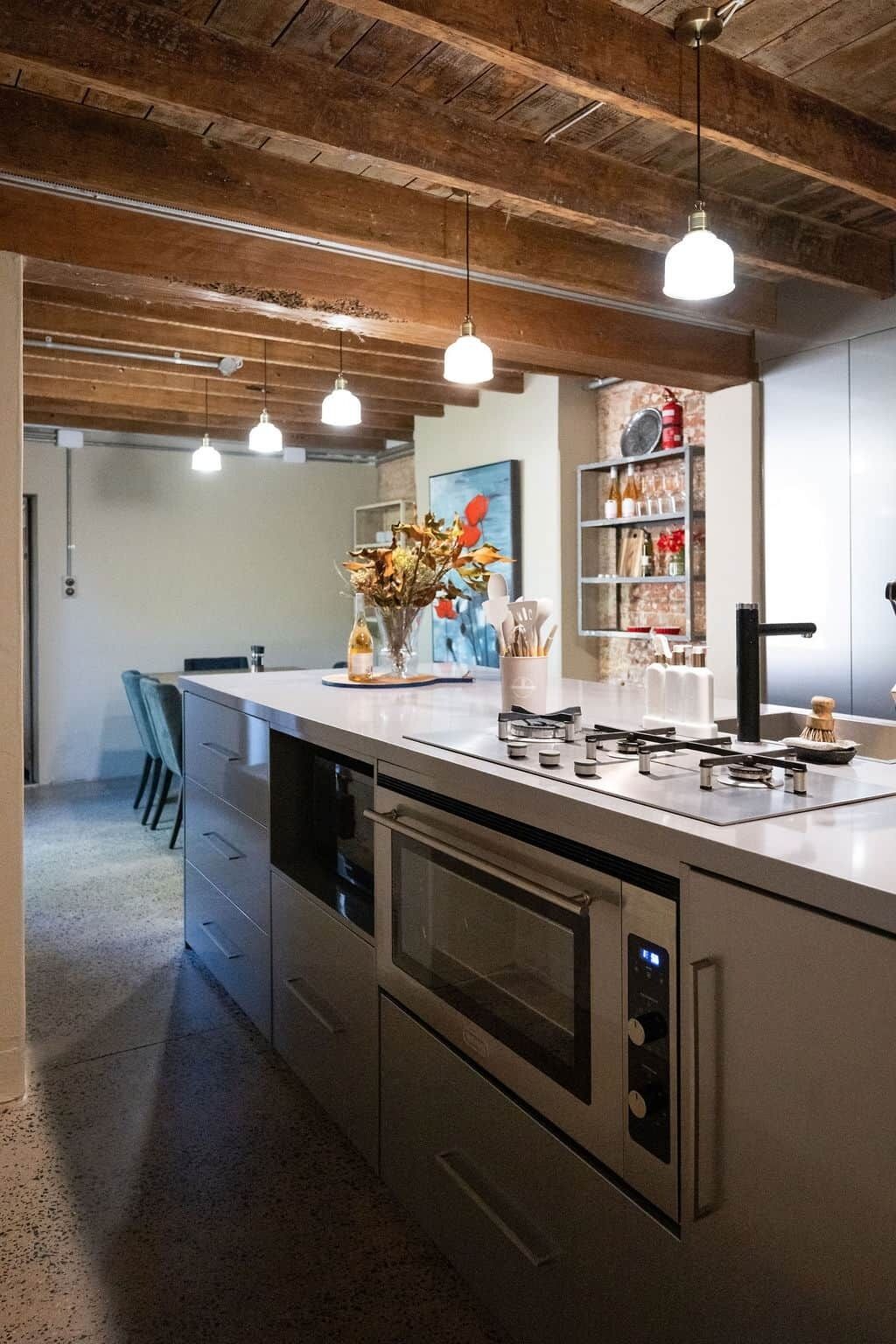 Fridge, stovetop