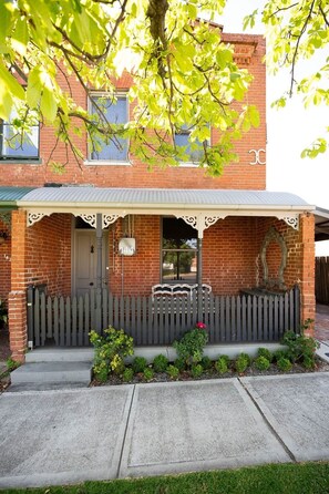 Exterior - Rosewood Terrace (Bathurst)