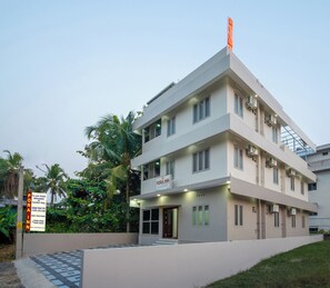 Front of property - FORA INN (Kanayannur)