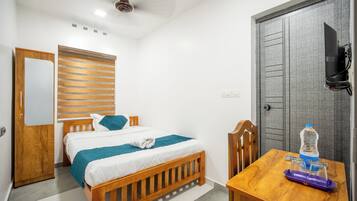 Desk, laptop workspace, free WiFi