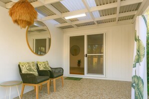 Terrace/patio - Light Filled 3-Bed Coastal Home at Brighton Beach (Brighton-Le-Sands)