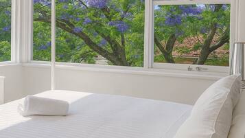 3 bedrooms, desk, iron/ironing board, Internet