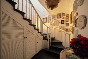 Interior - Light Filled 3-Bed Coastal Home at Brighton Beach (Brighton-Le-Sands)