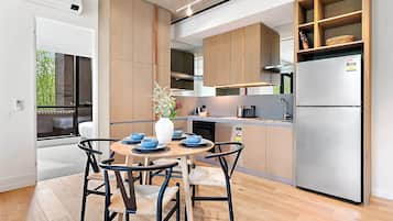 Coffee/tea maker, fridge, microwave, oven