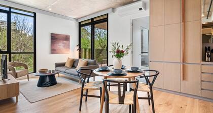 Brand-New 2-Bed with Rooftop Access