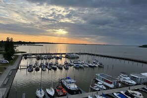 Marina - Hausboot Rosi mit Kajak in Ribnitz-Damgarten (Ribnitz-Damgarten)