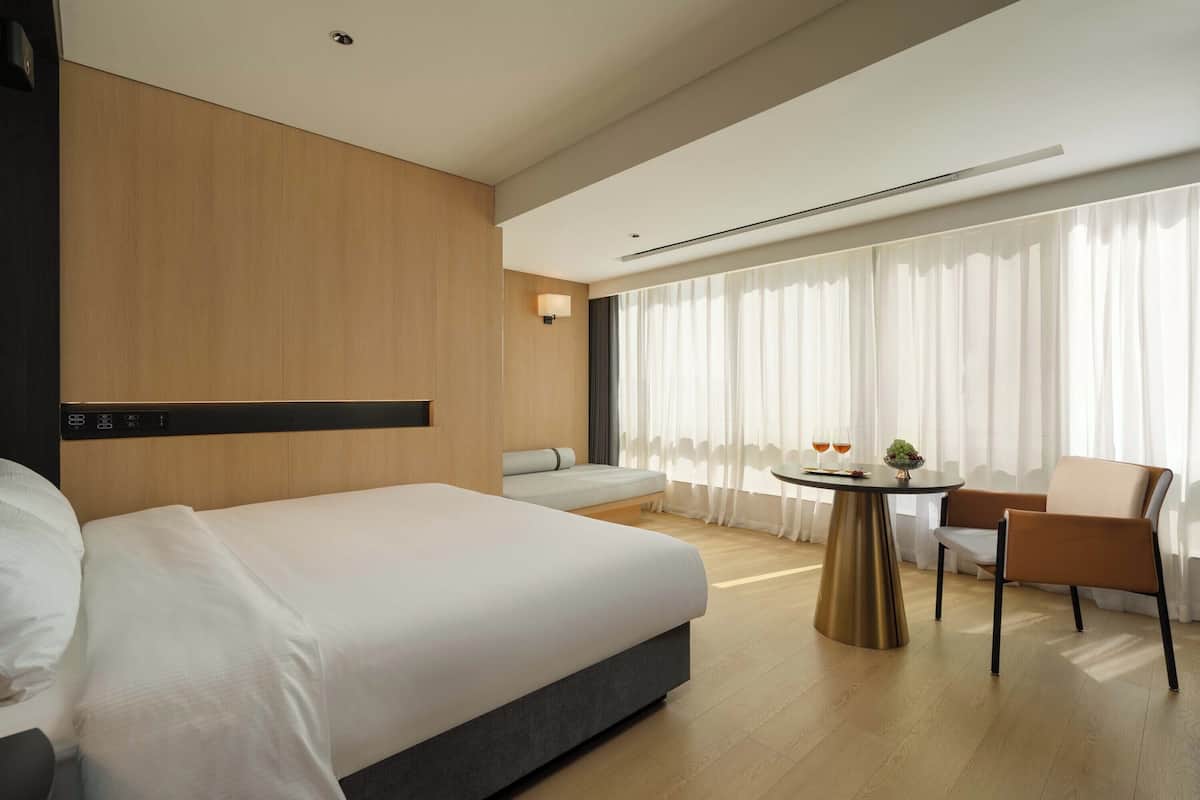 Habitación City doble | Escritorio, cortinas opacas, wifi gratis y ropa de cama