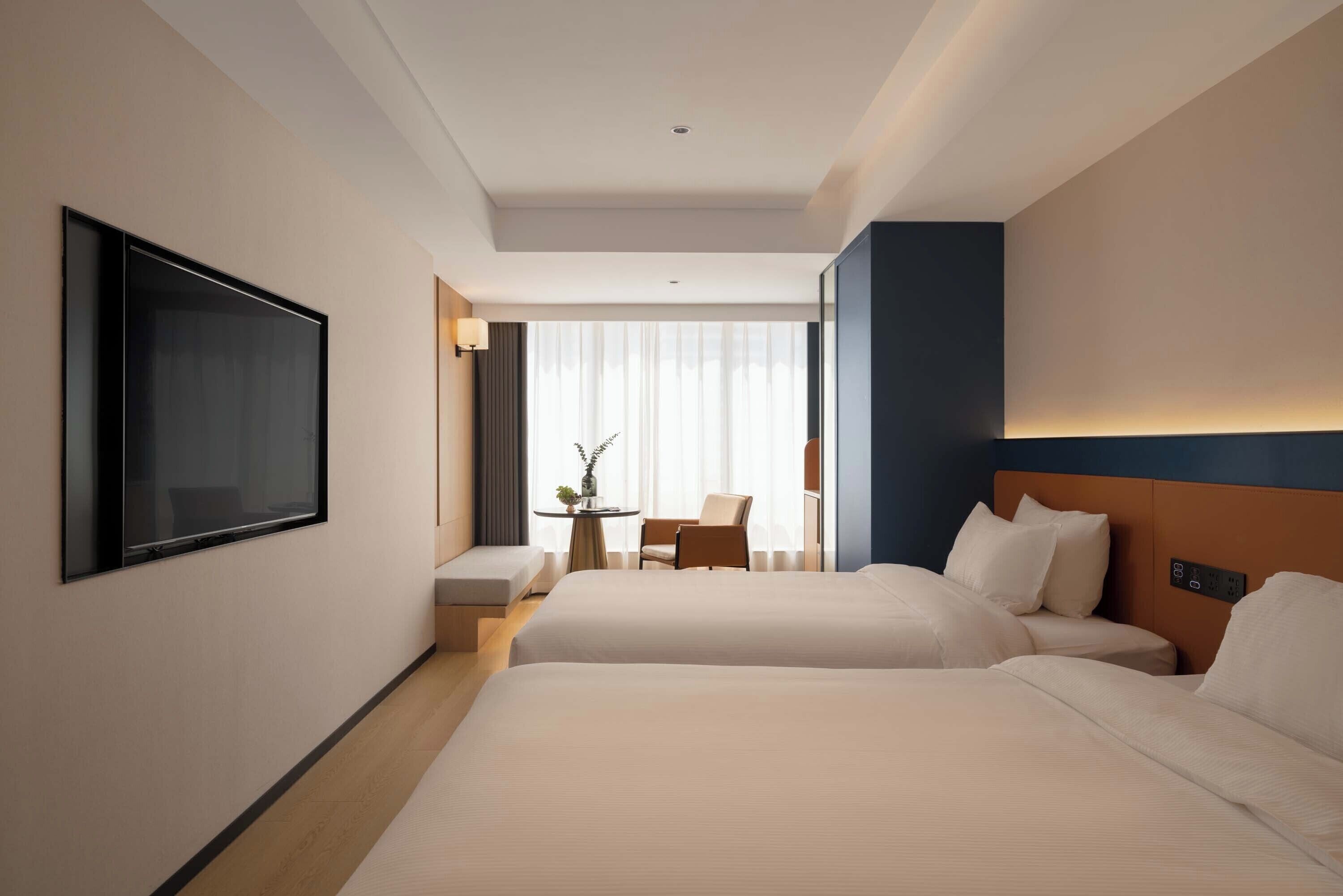 Habitación City con 2 camas individuales | Escritorio, cortinas opacas, wifi gratis y ropa de cama