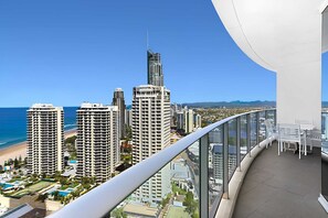 Property grounds - Stylish 2-Bed Apartment in Surfers Paradise (Surfers Paradise)