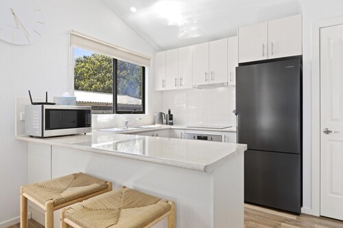 Spacious 2-Bedroom with Private Parking Access