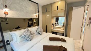 Iron/ironing board, internet, bed sheets, wheelchair access