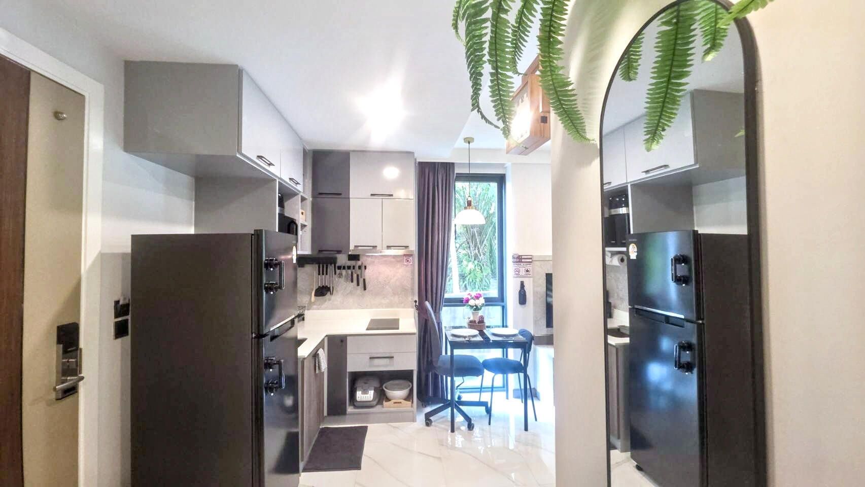 Fridge, microwave, stovetop, toaster