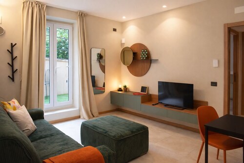 Large three-room apartment sleeps 5, 2 bathrooms - M4 Dateo