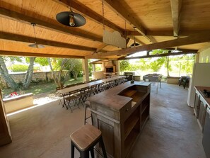 Outdoor dining - Gîte "L’Oustalet" with Shared Pool, Wi-Fi, and Air Conditioning (Le Garn)