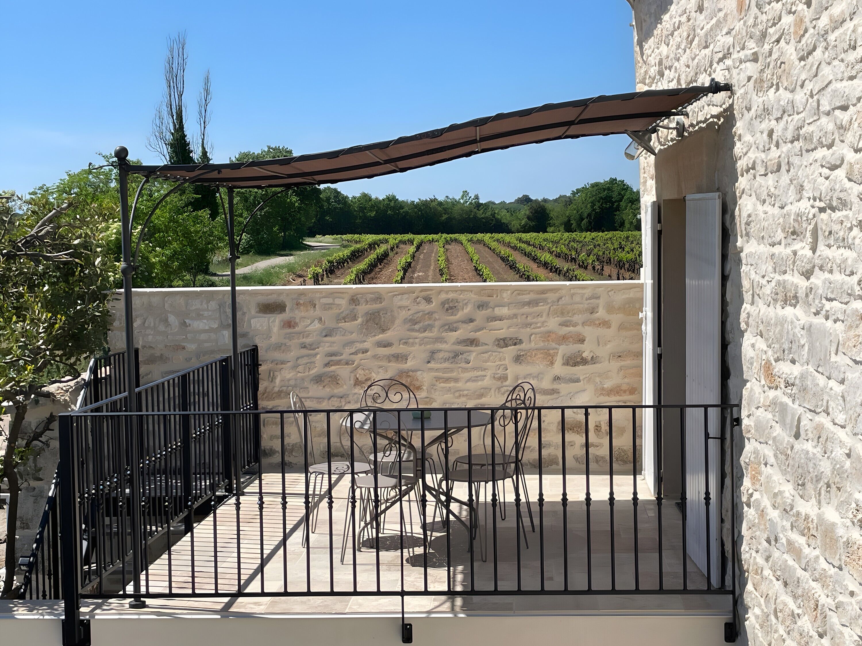 屋外ダイニングエリア