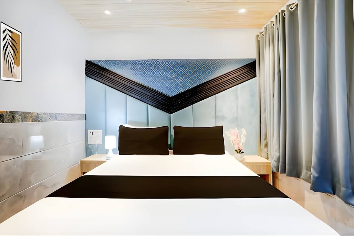 Deluxe Room | Desk, laptop workspace, free WiFi