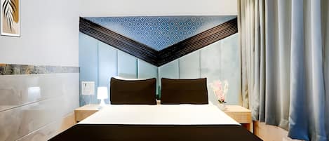 Deluxe Room | Desk, laptop workspace, free WiFi