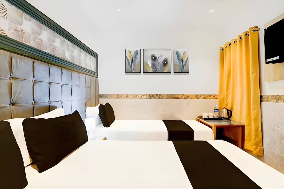 Family Triple Room | Desk, laptop workspace, free WiFi