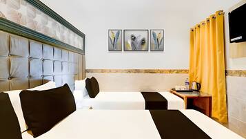 Family Triple Room | Desk, laptop workspace, free WiFi