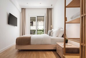 Desk, iron/ironing board, travel cot, free WiFi - Athenian Hillside Apartment, Apartment (Athens)