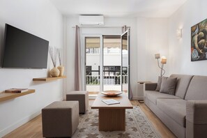 Smart TV - Athenian Hillside Apartment, Apartment (Athens)