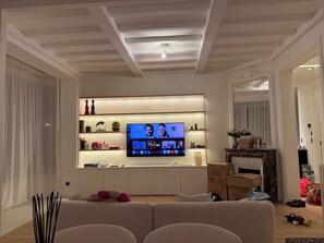 Living area - Luxury Haussmannian apartment in Passy (Paris)