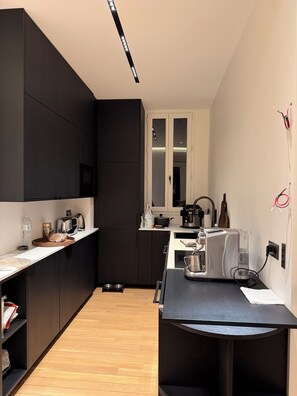 Private kitchen - Luxury Haussmannian apartment in Passy (Paris)